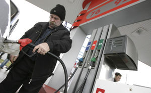 Где заправиться: самый дешевый бензин в Татарстане, а дорогой — в Уфе