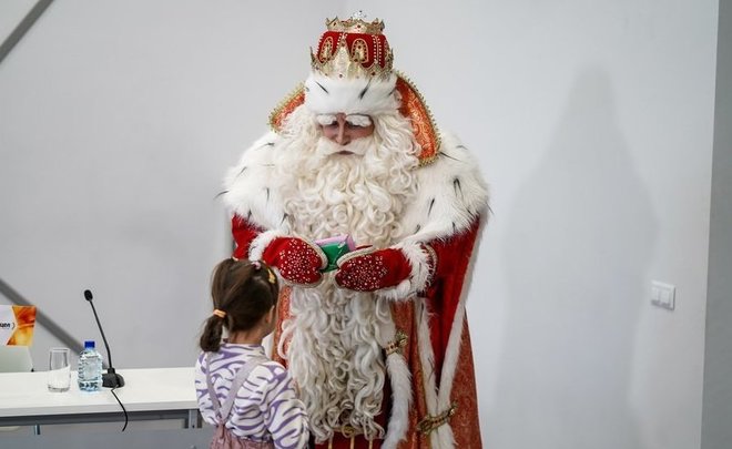 Видеоопрос: «Сколько вы планируете потратить на новогодние подарки в этом году?»