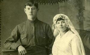 Фотомарафон «100-летие ТАССР»: жених и невеста в свадебных костюмах, 1920 год