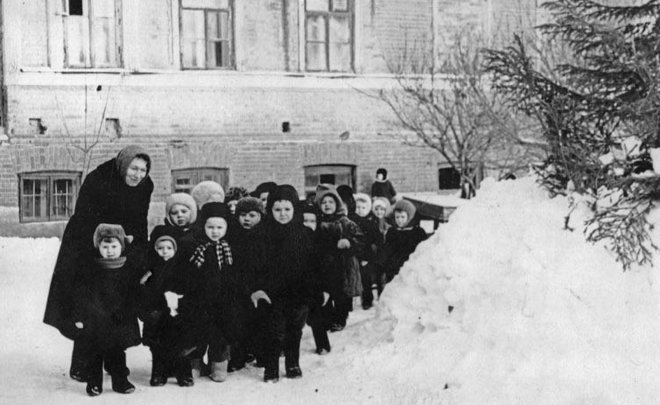 Фотомарафон «100-летие ТАССР»: на прогулке в детском саду. Елабуга, 1940-й год