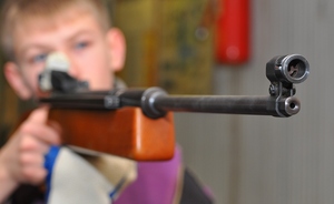 Дело «казанского снайпера»: за обстрел школьников из винтовки будут судить подростка