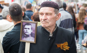 «Бессмертный полк» в Казани: чьи портреты несли на акцию простые татарстанцы и министры