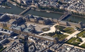 Музеи и политика: история парижского Лувра