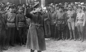 Троцкий в Свияжске: «Нельзя вести массы людей на смерть, не имея в арсенале командования смертной казни»