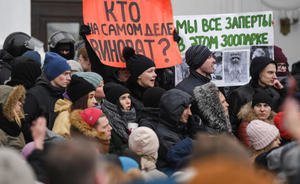 Россия после пожара в Кемерово: «бузотеры» Тулеева, ожидания от Путина и стихийные акции поддержки