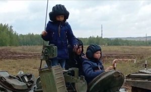 Юные танкисты: как казанские военные прокатили детей на Т-72Б3