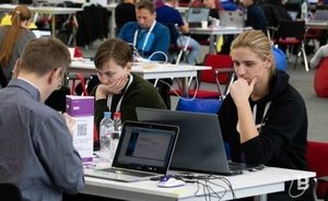 День в истории: Петр I стал императором, вирусы оказались в Сети