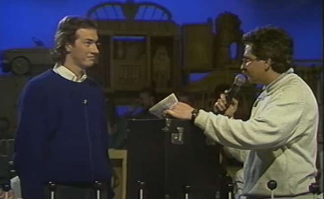 День в истории: США напали на Гренаду, Листьев начал вести «Поле чудес»