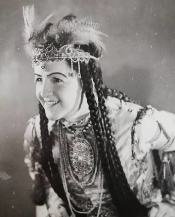 Татар кызы Мөнҗия — милли опера йолдызы