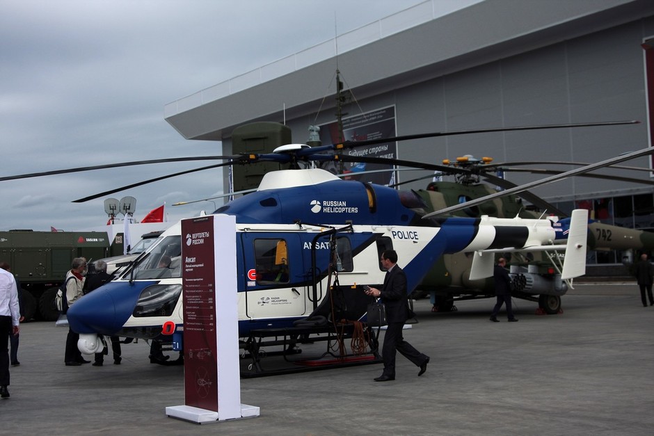 Уже почти 10 лет КВЗ обладает сертификатом разработчика вертолетной техники: сегодня в серийном производстве находится легкий двухдвигательный вертолет «Ансат». Полицейский «Ансат» разработан с учетом потребностей российских силовых ведомств.