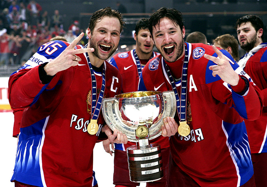 Сборная России — чемпион мира по хоккею с шайбой-2008 после победы над сборной Канады. На победных мировых первенствах 2008 и 2009 годов Морозов был капитаном сборной.