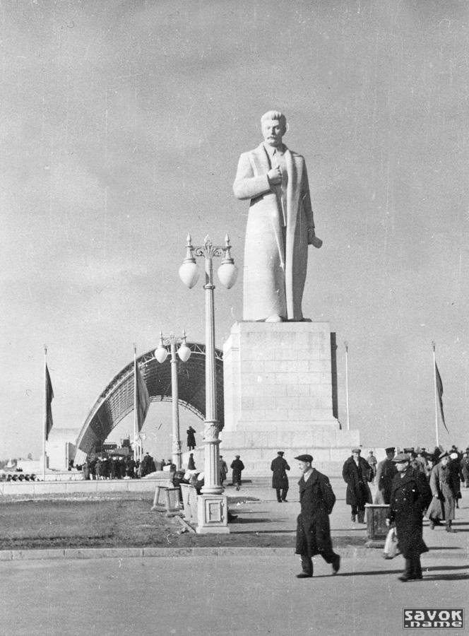 Памятник Сталину. 1939 г. Теперь здесь установлена ракета
