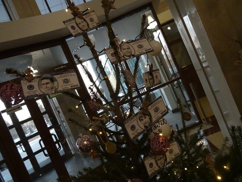 Новогодняя елка в здании Верховного суда РТ