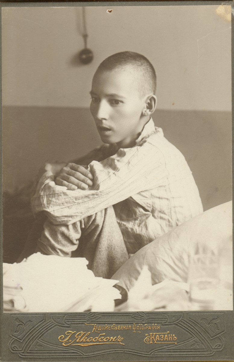 Г.Тукай в больнице Г.А.Клячкина. Казань. 1 апреля 1913. Фотограф И.М.Якобсон