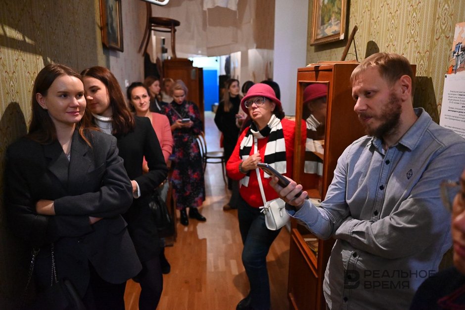 посетители выставочного зала «Манеж» в Кремле