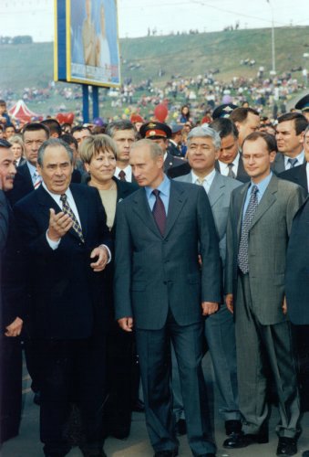 С Президентом РФ Владимиром Путиным, 2002 г.