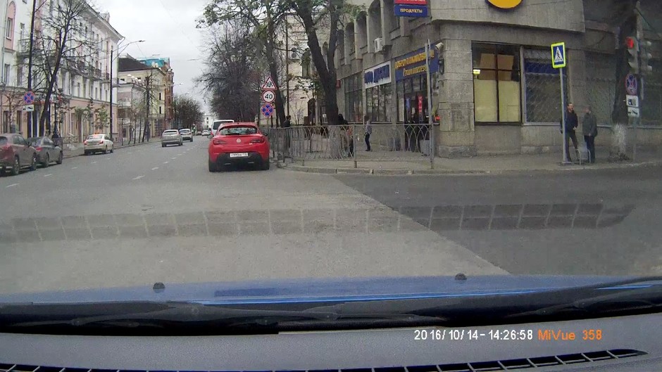 Улица Б.Красная, перекрестки с ул. Гоголя и с ул. Жуковского: отсутствуют знаки «Одностороннее движение»