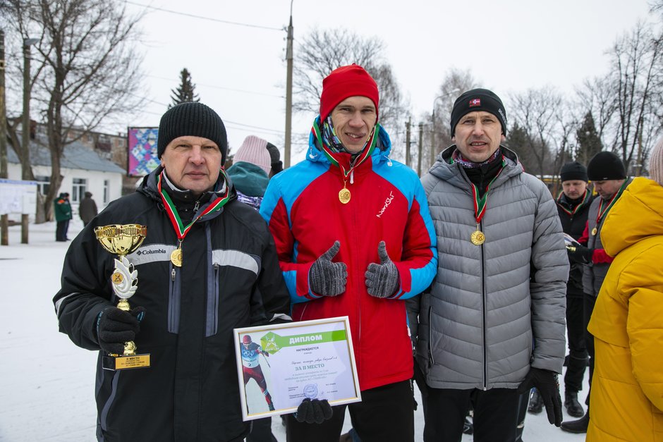 Награждение участников спортивного состязания — лыжная эстафета на кубок АО «ТАИФ-НК»