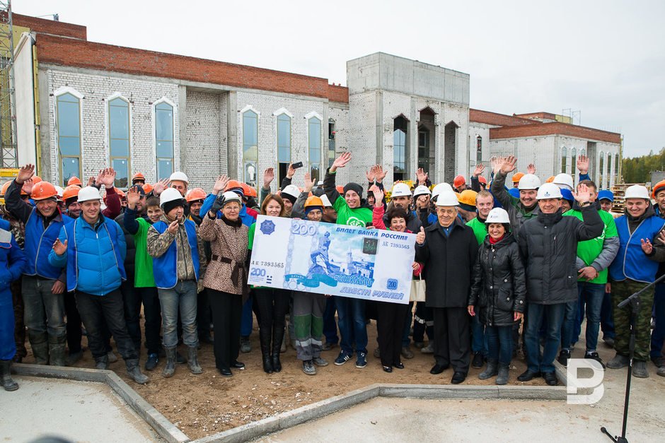 флешмоб строителей Болгарской академии и волонтеров в поддержку Казани в качестве города-символа новых банкнот ЦБ РФ, 2016 год