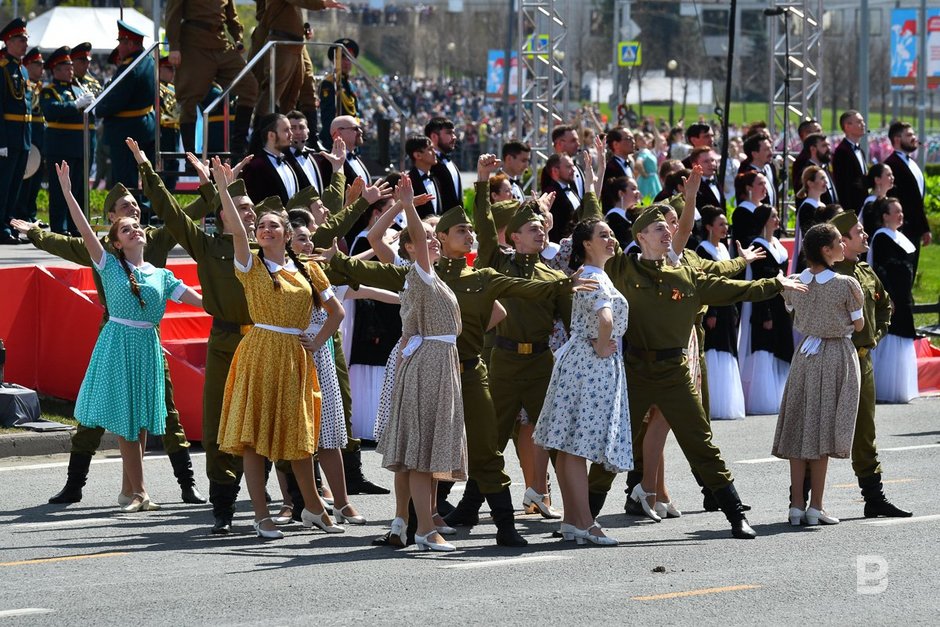 Парад 9 мая эфир. Торжественный парад. Парад в Казани 9 мая 2021. Праздничный парад. Торжественное шествие.