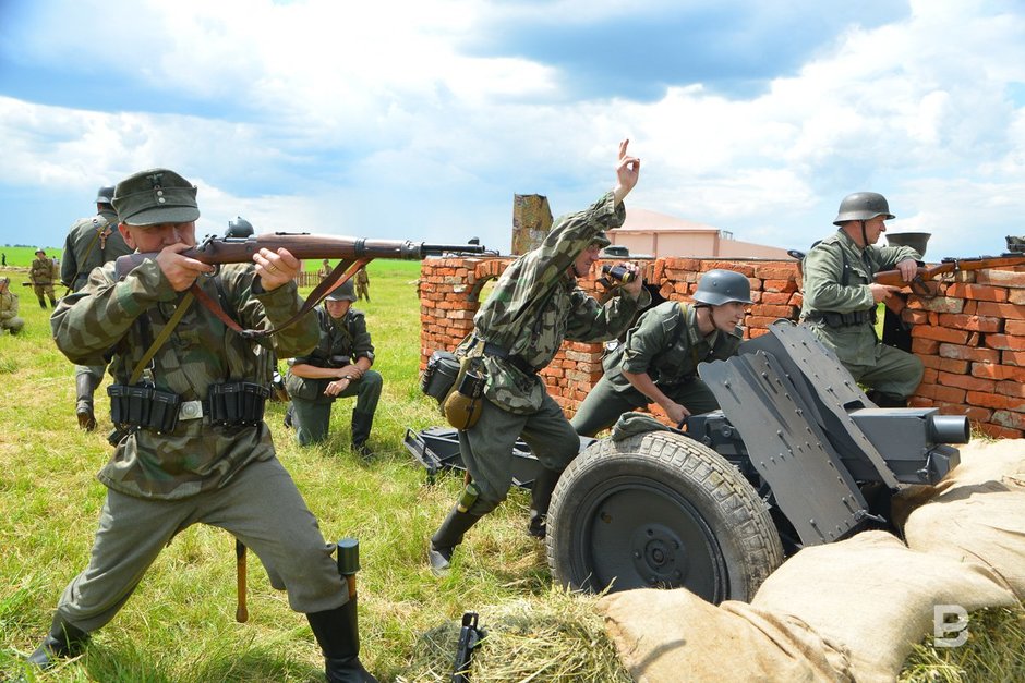 Участники IV Всероссийский фестиваль военно-исторической реконструкции «Военные игры «Элбэдэн»
