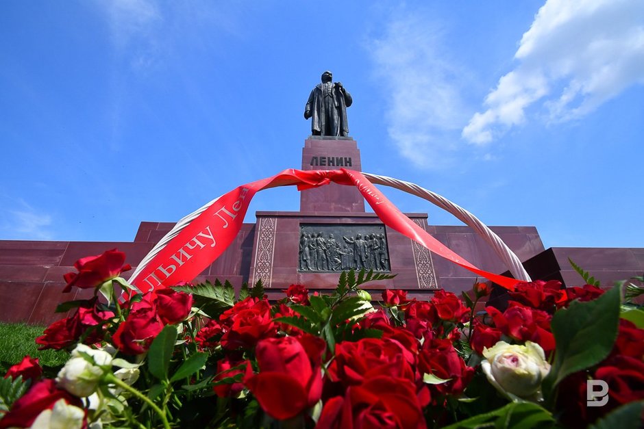 памятник Ленину на площади Свободы