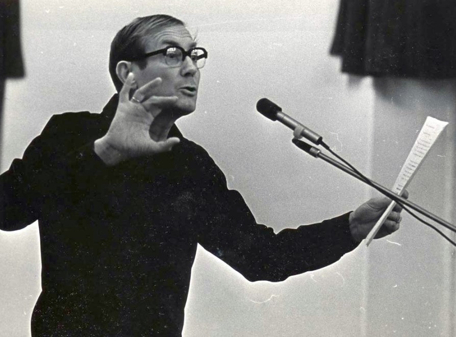 1970 год. Евгений Евтушенко читает в университете поэму «Казанский университет»