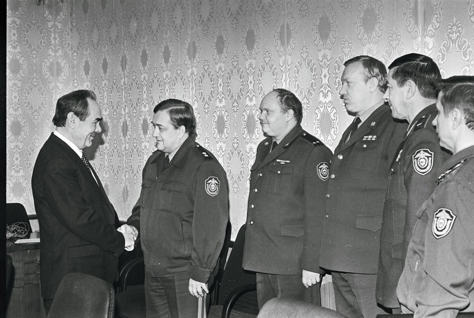 С пограничниками, генерал Муллаянов. Декабрь 1998 г.