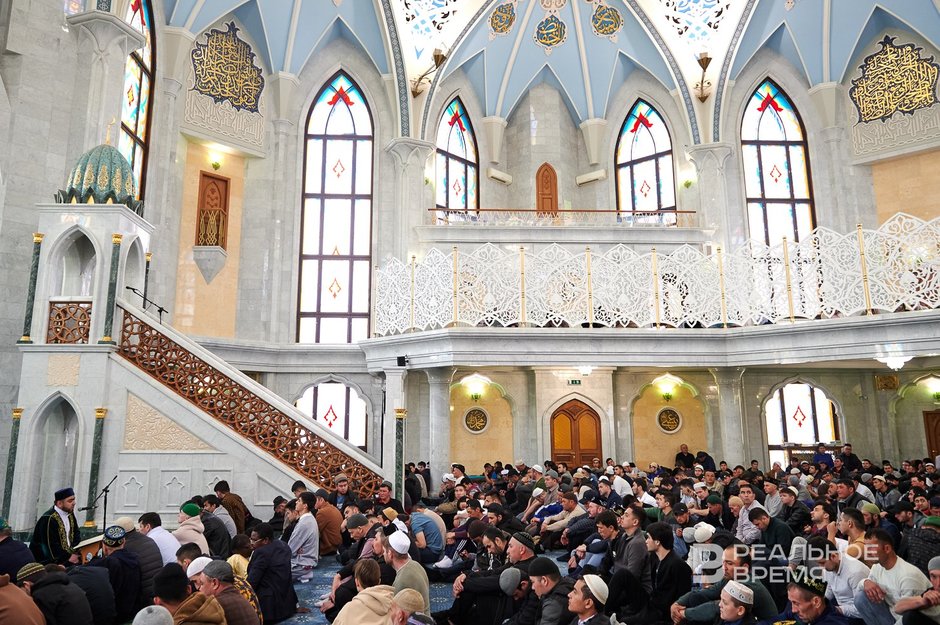 Ураза байрам в мечети. Мечеть кул-Шариф в Казани внутри. Ураза байрам кул Шариф. Ураза-байрам 2023 кул Шариф. Вместимость мечеть кул Шариф.