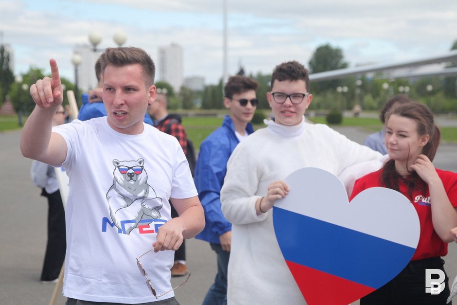 Участники патриотической акции «Zа Россию»