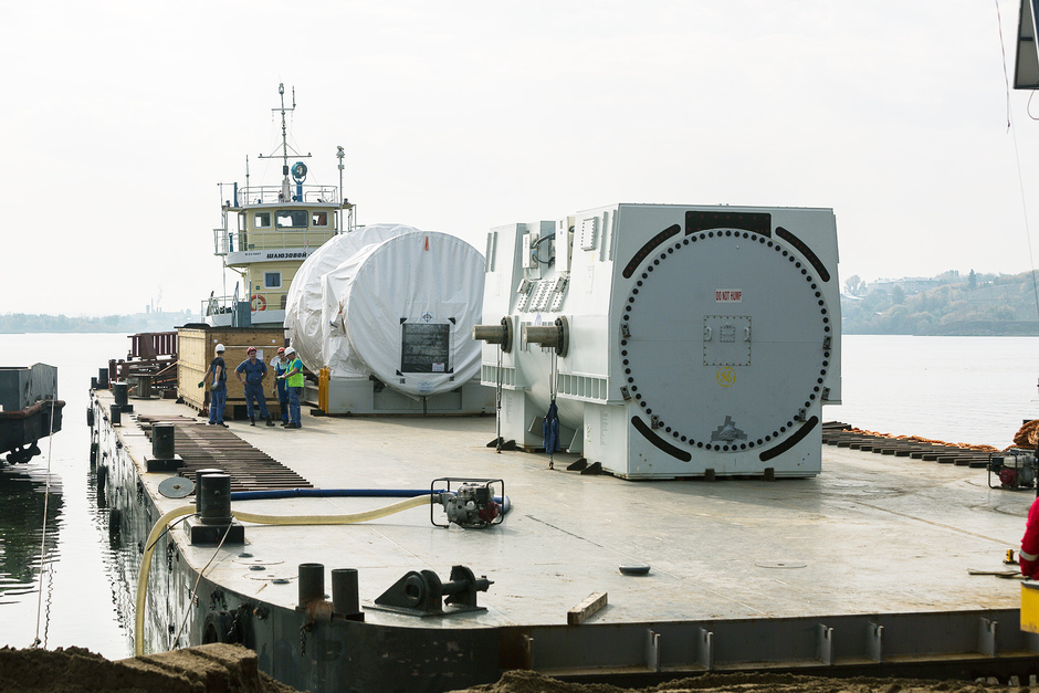 Газовая турбина и генератор, ротор генератора доставлены в порт г.Зеленодольска