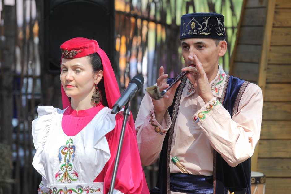 Весь день над майданом звучали слова и музыка народных татарских песен