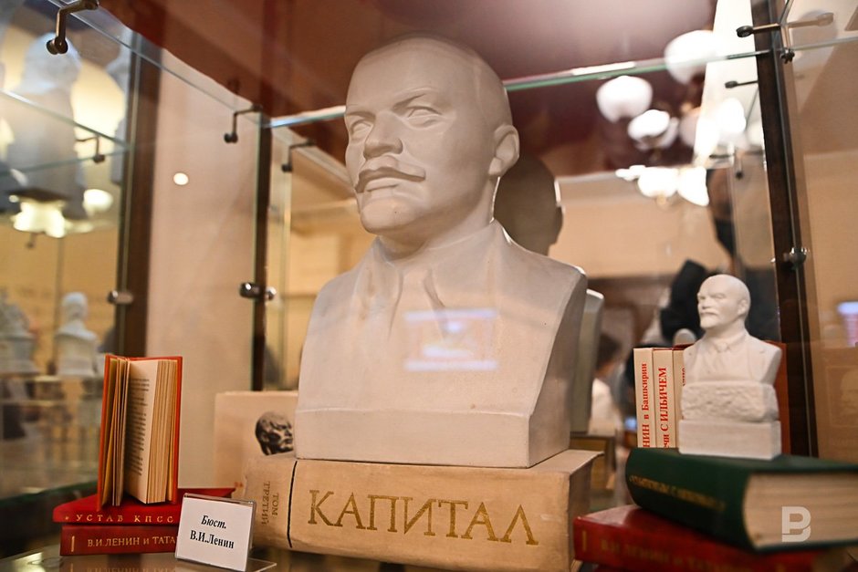 Статуя в Доме-музей Ленина
