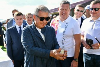 Рустам Минниханов посетил животноводческий комплекс «Наратлы» в Бугульминском районе