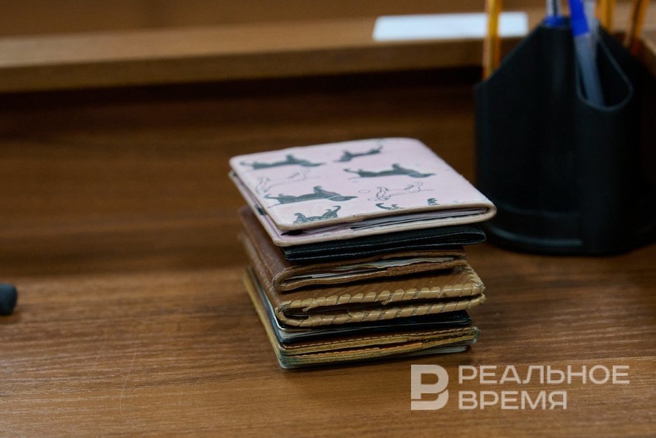 Эксперт посоветовал россиянам брать с собой в путешествие два загранпаспорта