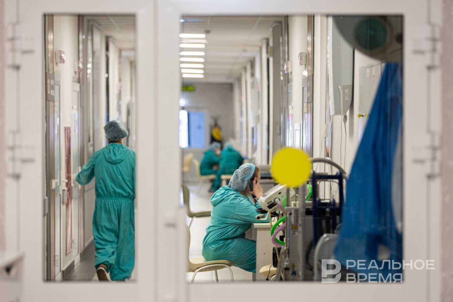 Медикам в России предложили доплачивать 50% за наставничество