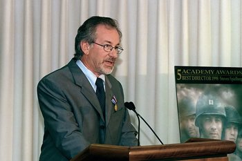 Стивен Спилберг стал самой богатой знаменитостью в мире по версии Forbes