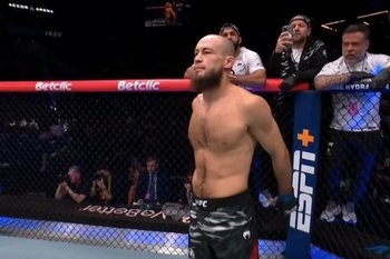 Ринат Фахретдинов нокаутировал Андреаса Густафссона на UFC Fight Night 258