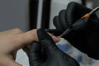 Зарплаты мастеров ногтевого сервиса в Татарстане выросли на 31%