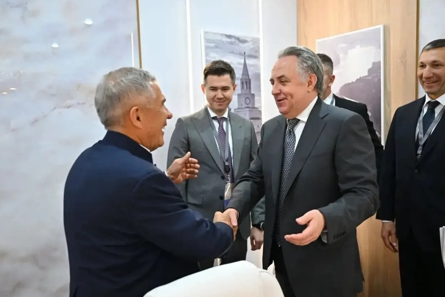 Минниханов и Мутко подписали меморандум о сотрудничестве между Татарстаном и ДОМ.РФ