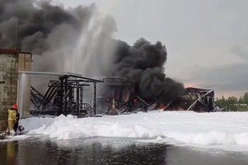В промзоне Нижегородской области загорелись емкости с битумом