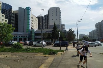 Докатились: проблемой казанских водителей стали «пешеходы на колесах»