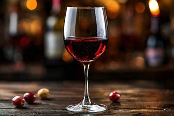 Российские виноделы прогнозируют рост производства вина на 10% в 2025 году