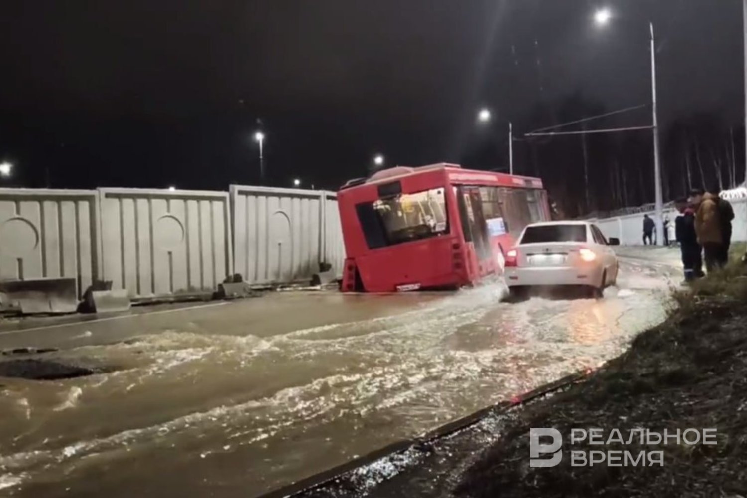 В Казани восстановлено водоснабжение после прорыва на улице Фучика, кроме ТЦ «Франт