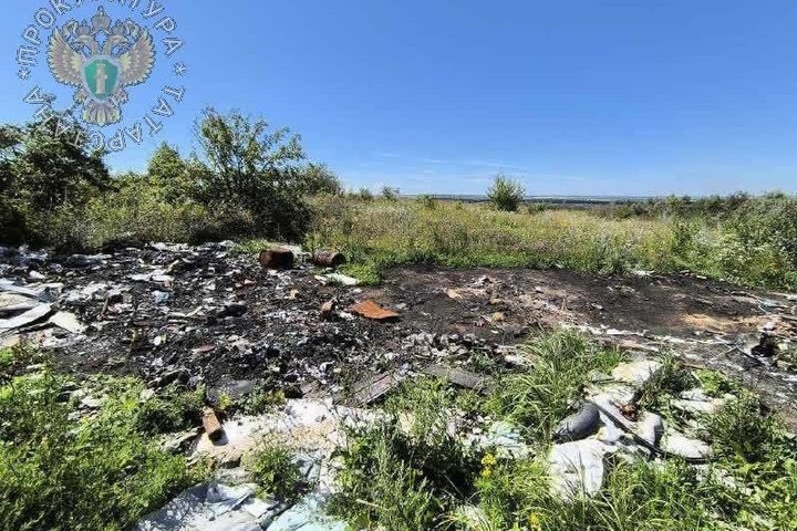 Прокуратура обязала власти Тукаевского района убрать несанкционированную свалку у деревни Новотроицкое