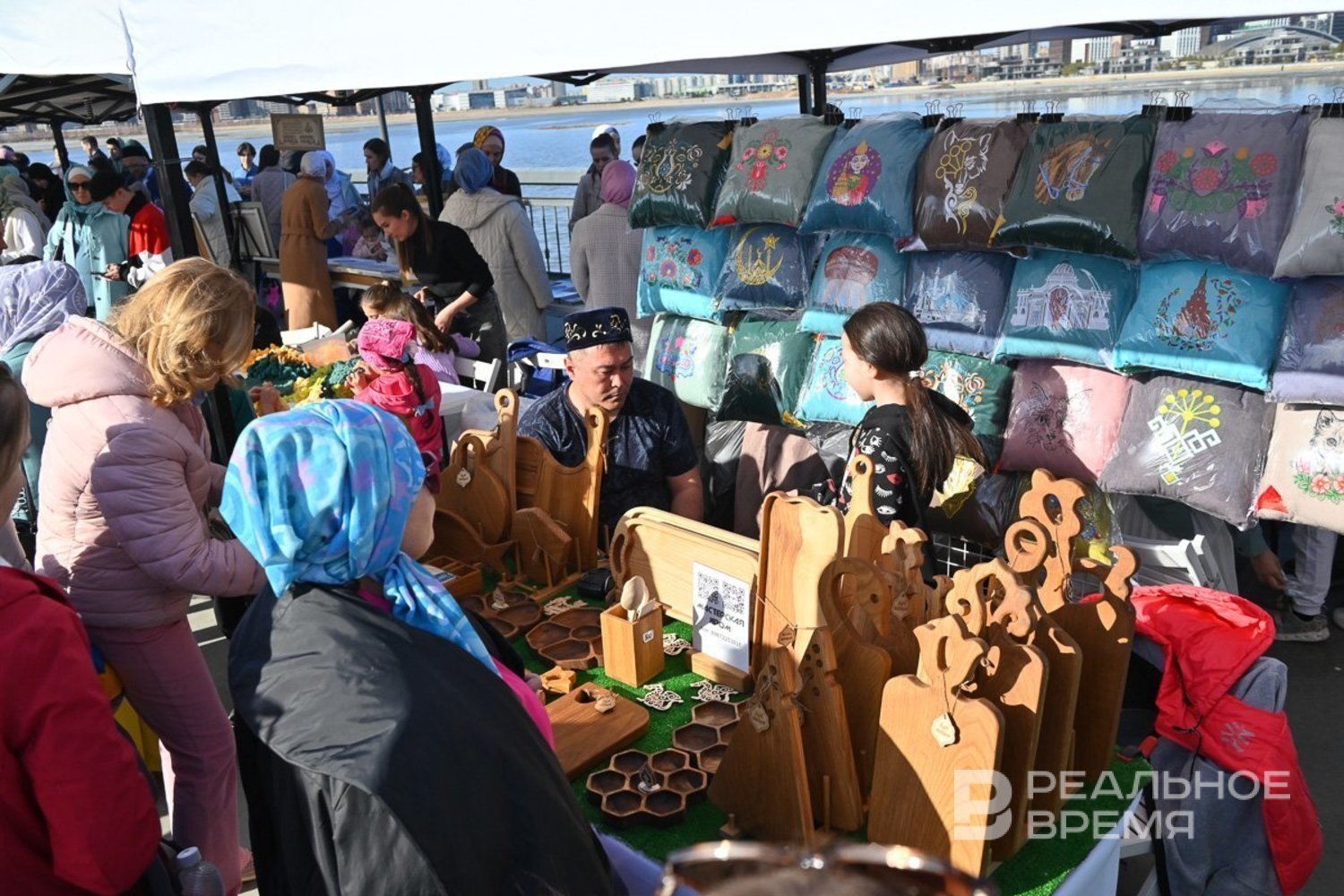 Самозанятые Татарстана смогут бесплатно представить продукцию в ТЦ Казани