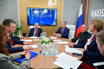 Минниханов обсудил с главой Соцфонда вопросы соцподдержки татарстанцев