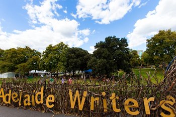 Литературный фестиваль в Аделаиде закрыли после спора вокруг палестино-австралийской писательницы