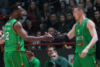 УНИКС победил «Енисей» без Рейнольдса, Шведа и Ли