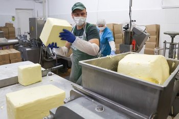 Цена сливочного масла в России упала ниже прошлогоднего уровня